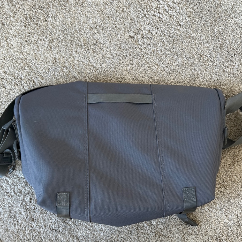 Timbuk2 Charcoal Messenger Bag - new - Picture 3 of 6
